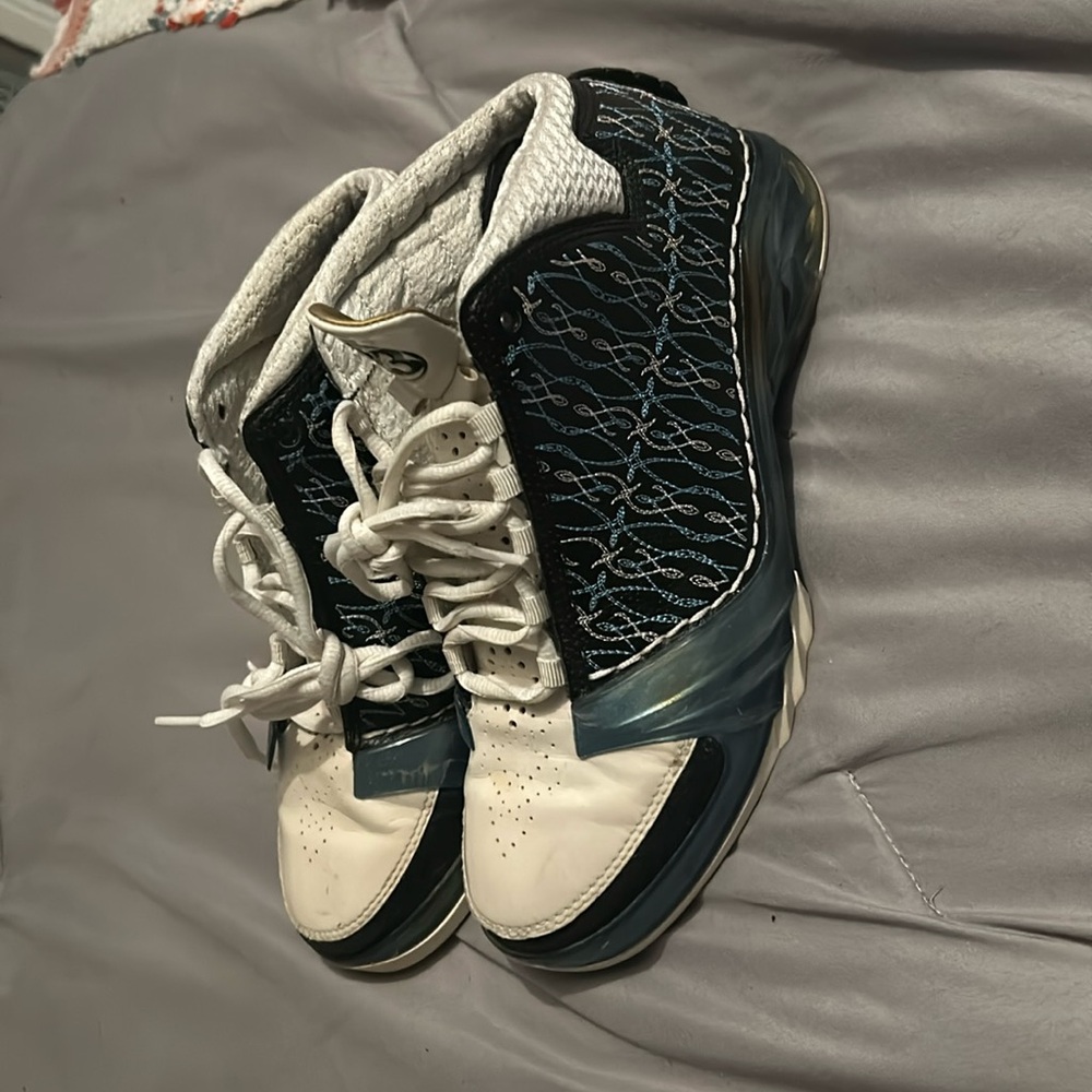 Some rare Jordan’s 23 unc 
BLACK/UNIVERSITY BLUE-WHITE
Used still fresh